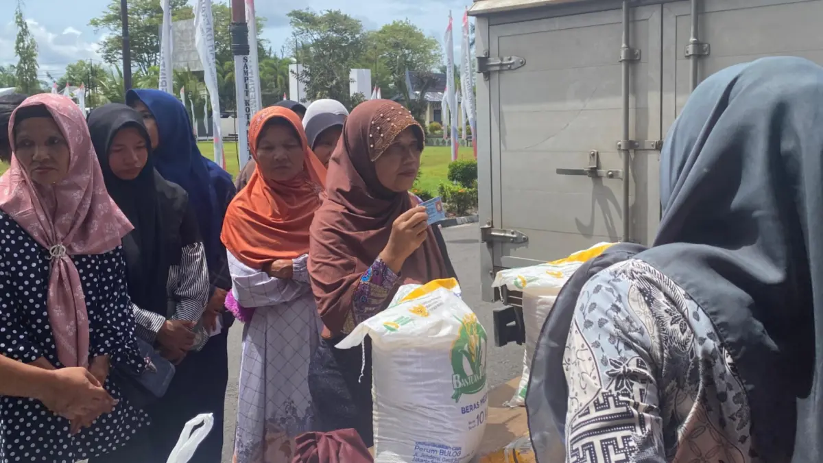 Penyaluran bansos BPNT November 2025 di Sampit. Dok Kaltengpos.jawapos.com