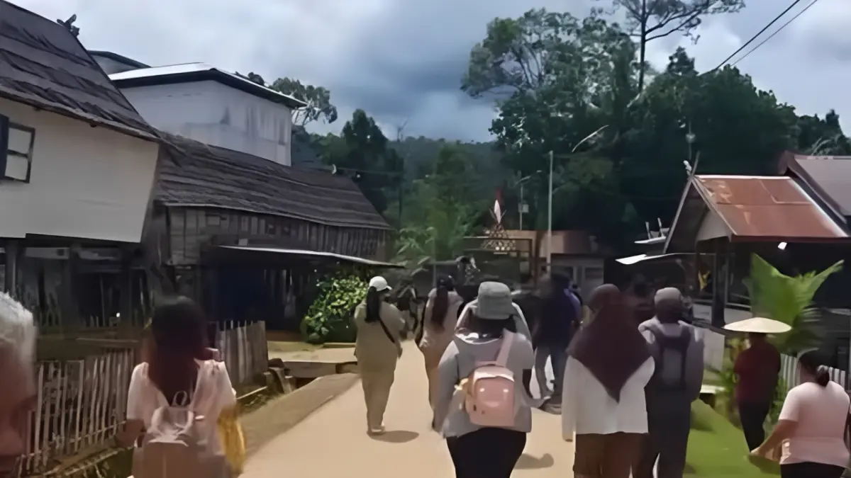 Tim film Tanah Dayak tiba di Desa Kinipan untuk pengambilan gambar film Tanah Dayak.HUMAS UNTUK KALTENG POS