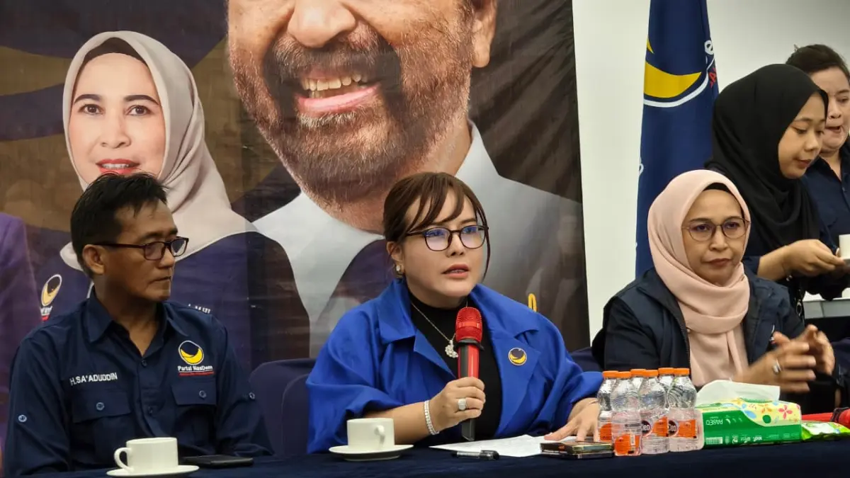 Ketua DPW NasDem Kalteng, Faridawaty Darland Atjeh, dalam konferensi pers di Kantor DPW NasDem Kalteng.Novia/Kalteng Pos