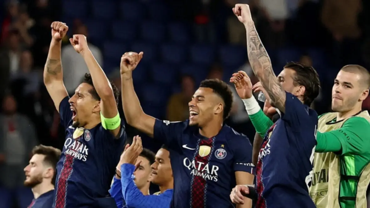 Pemain PSG Marquinhos, Desire Doue, dan lainnya berselebrasi usai menaklukkan Liverpool 2-0 pada leg pertama perempat final Liga Champions 2025/2026, Kamis (9/4/2026) dini hari WIB. (Sumber: Reuters Photo)