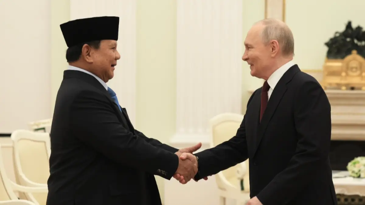  Presiden RI Prabowo Subianto bertemu Presiden Rusia, Vladimir Putin.Badkom RI