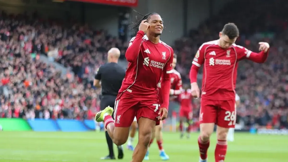 Liverpool akan menghadapi laga berat di kendang saat menjamu wakil Prancis PSG di Stadion Anfield, Rabu (15/4/2026) dini hari WIB. Talenta muda The Reds,  Rio Ngumoha, akan menjadi senjata ampuh Arne Slot untuk membungkam tim tamu dan membalikkan keadaan. (Sumber: EPA Photo)