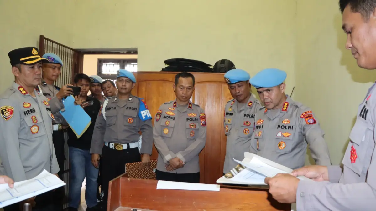 im Subbidprovos Bidpropam Polda Kalteng cek gudang senjata Polres Gumas.Humas