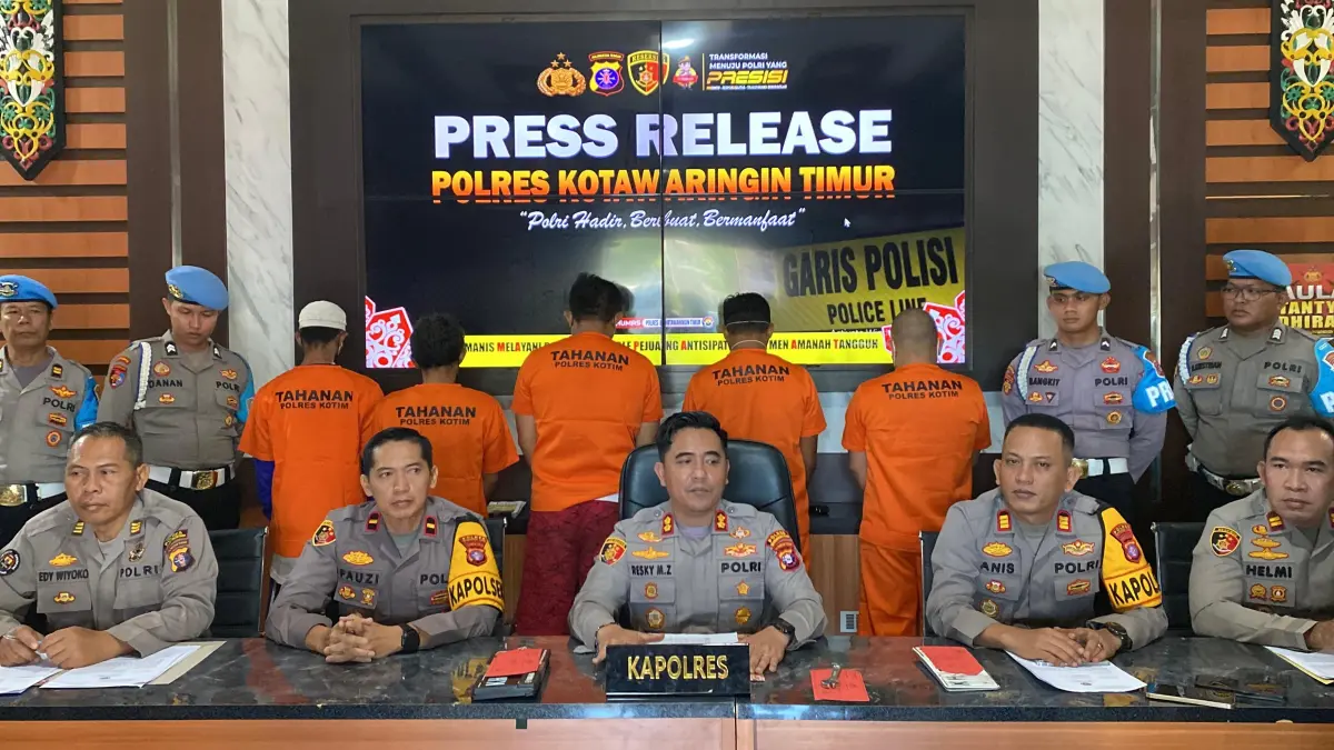 Kapolres Kotim, AKBP Resky Maulana Zulkarnain memimpin rilis curanmor dan pengelapan.Miftah/kaltengpos.jawapos.com