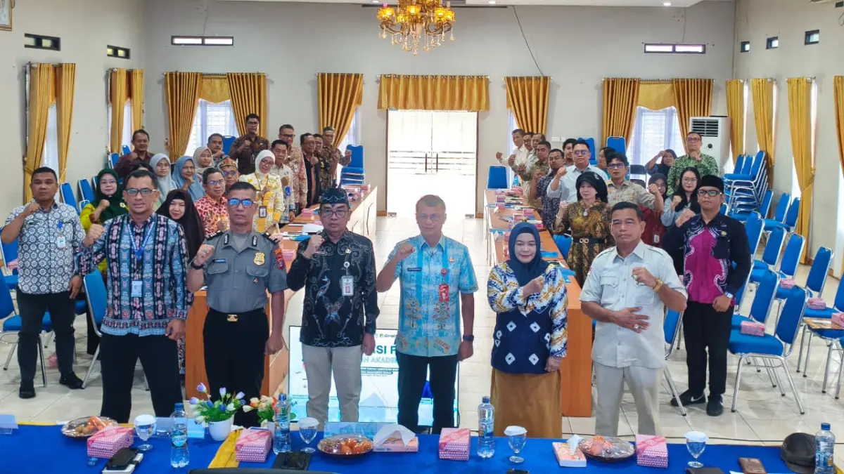Pelaksanaan Konsultasi Publik I Naskah Akademik Rancangan Peraturan Daerah (Raperda) tentang Penanaman Modal di Aula Bappeda. Reno Saputra/Kalteng Pos