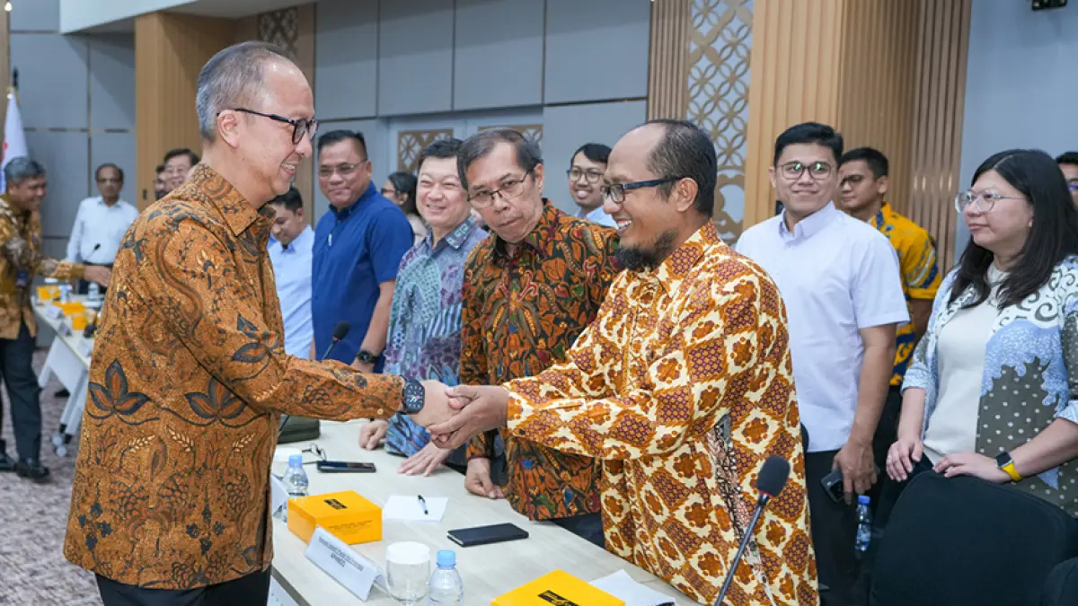 Menteri Perindustrian Agus Gumiwang Kartasasmita sambut pengusaha plastik.Badkom RI
