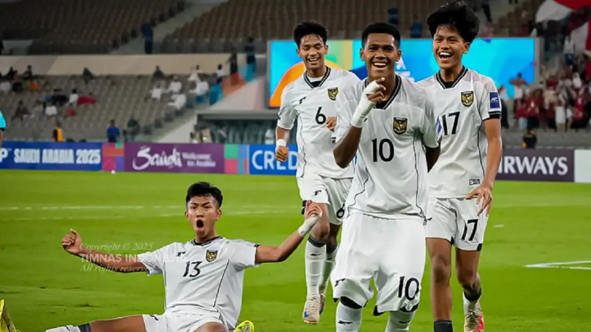 Fadly Alberto saat masih membela timnas Indonesia U-17. Namanya kini viral di media sosial usai keributan pertandingan sepak bola pada laga Elite Pro Academy (EPA) U-20 yang diwarnai aksi brutal yang diduga dilakukan oleh mantan penggawa Garuda Muda tersebut. Tindakan tak terpuji tersebut pun menuai beragam komentar dan tanggapan dari netizen dan pencinta sepak bola Tanah Air. (Sumber: Dok. PSSI) 