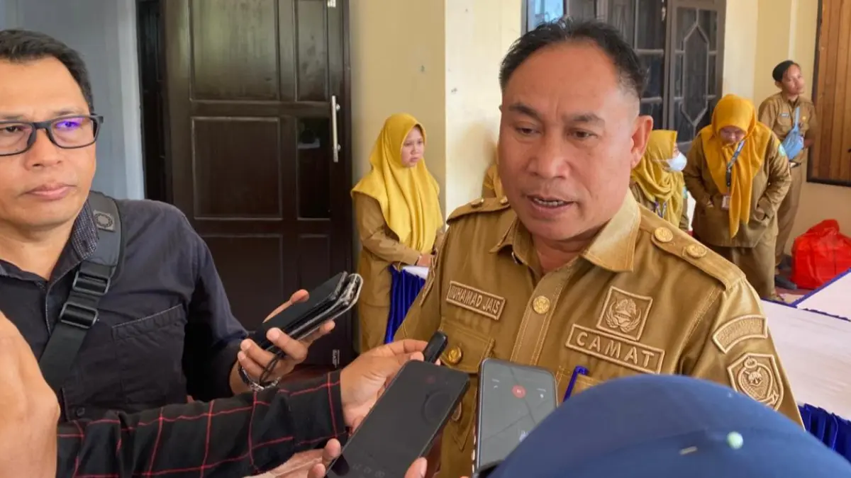Camat Parenggean, Muhammad Jais soal larangan buang sampah atau didenda adat.