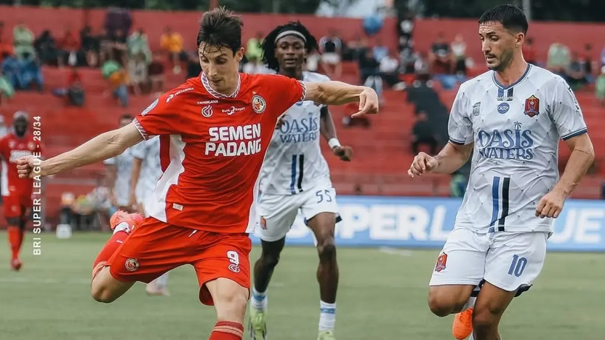 Duel seru antara Semen Padang vs Persijap Jepara berakhir dengan skor 0-2. Tim berjuluk Kabau Sirah ini harus menelan kekecawaan di kendang sendiri dalam laga pekan ke-28 BRI Super League 2025/2026 di Stadion H. Agus Salim, Senin (20/4/2026) sore WIB. (Sumber: Instagram@semenpadangfcid)