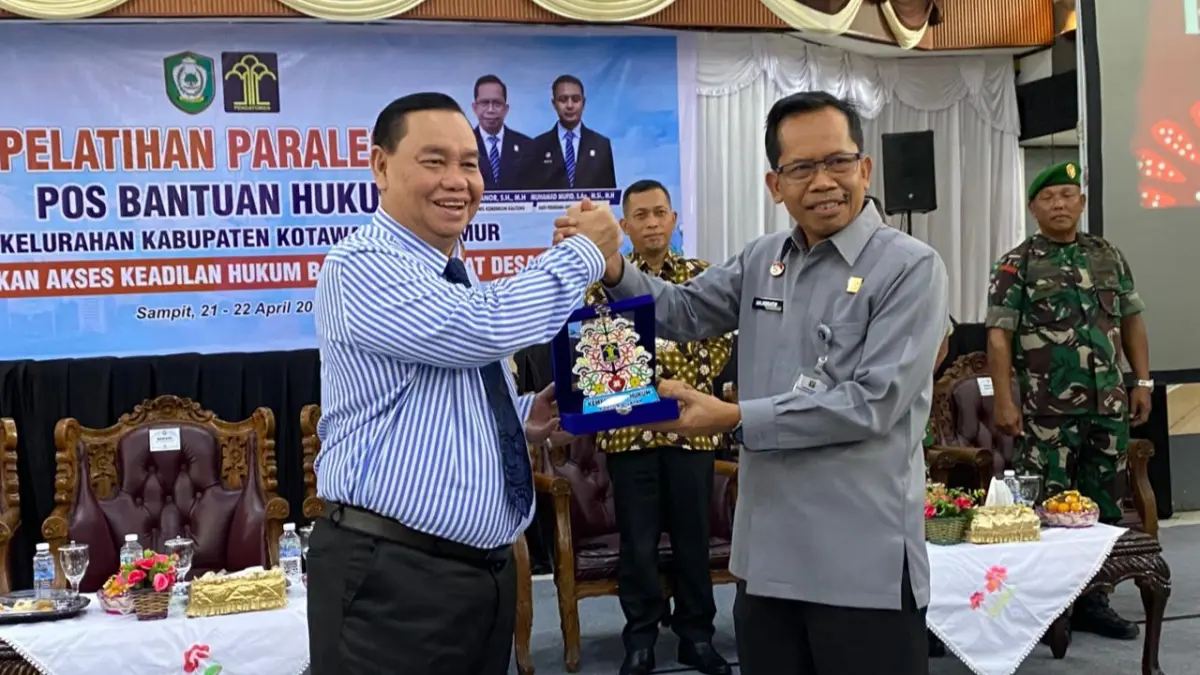 Bupati Kotim Halikinoor dan Kepala Kanwil Kemenkum Kalteng Hajrianor.Miftah/kaltengpos.jawapos.com