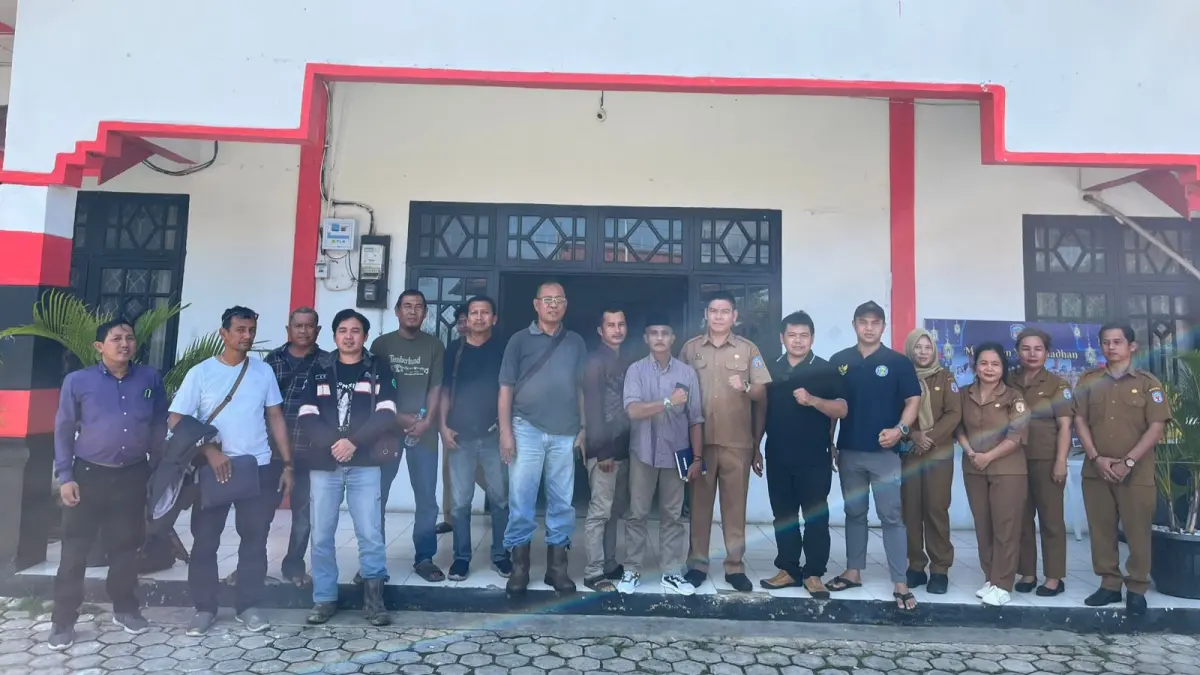 Karyawan PT AKT dan Manajemen PT AKT.Irpan Jurayz/Kalteng Pos