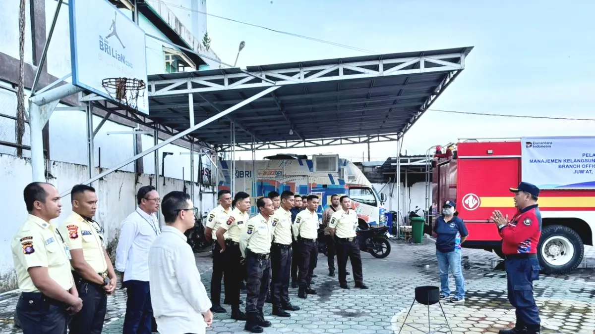Narasumber dari Dinas Pemadam Kebakaran dan Penyelamatan Kota Palangka Raya, memberi pelatihan.Humas