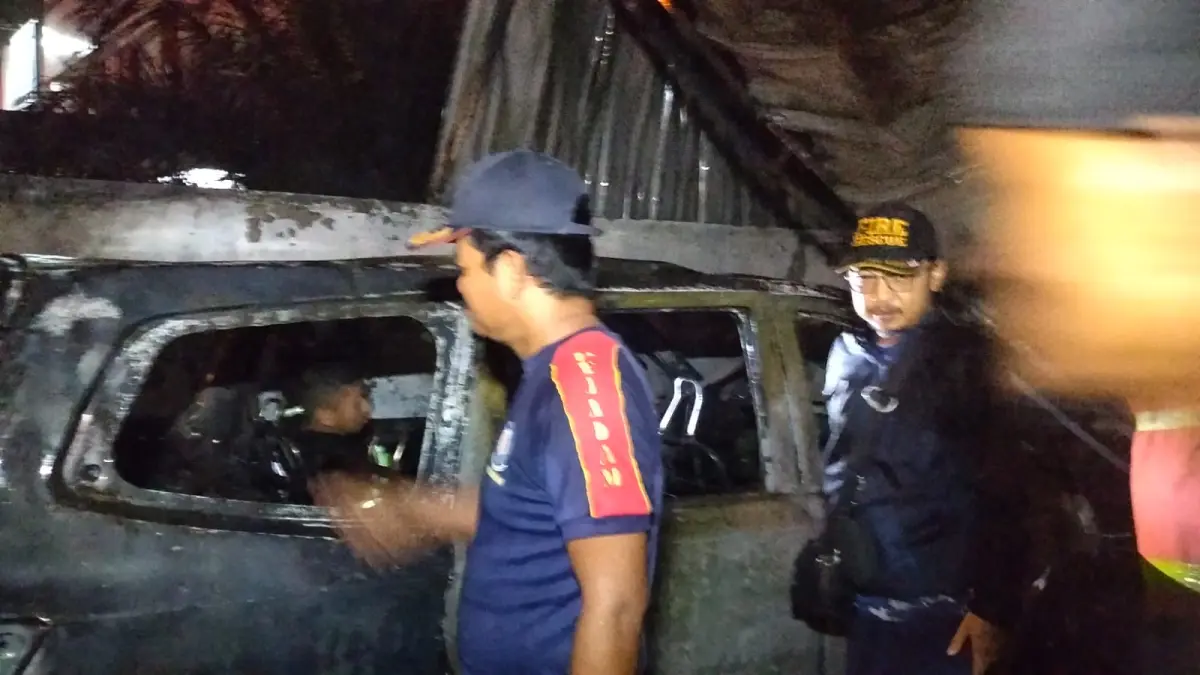 Ada 3 mobil dan 6 motor turut terbakar.Damkar