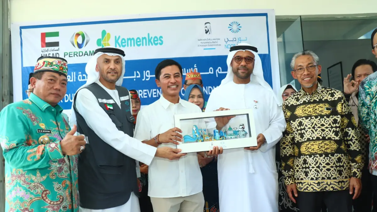 Bupati Kapuas HM Wiyatno bersama delegasi UEA dan Wakil Menteri Kesehatan RI Dante Saksono di sela-sela kegiatan operasi katarak