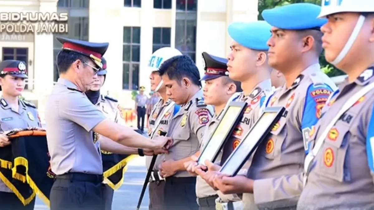 Kapolda Jambi, Irjen Krisno Halomoan Siregar pimpin pemecatan 2 polisi pemerkosa calkn polwan.Instagram/Polda Jambi