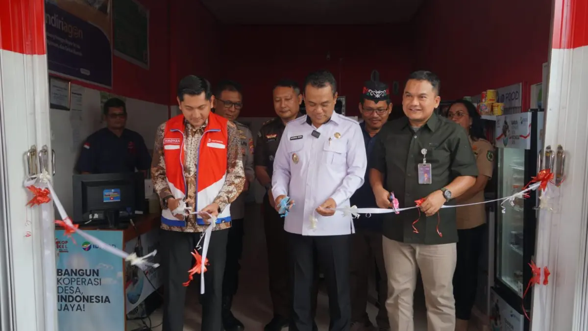 Wakil Wali Kota Palangka Raya, Achmad Zaini meresmikan gerai Koperasi Kelurahan Merah Putih Kecamatan Jekan Raya, baru-baru ini.Ilham/Kalteng Pos