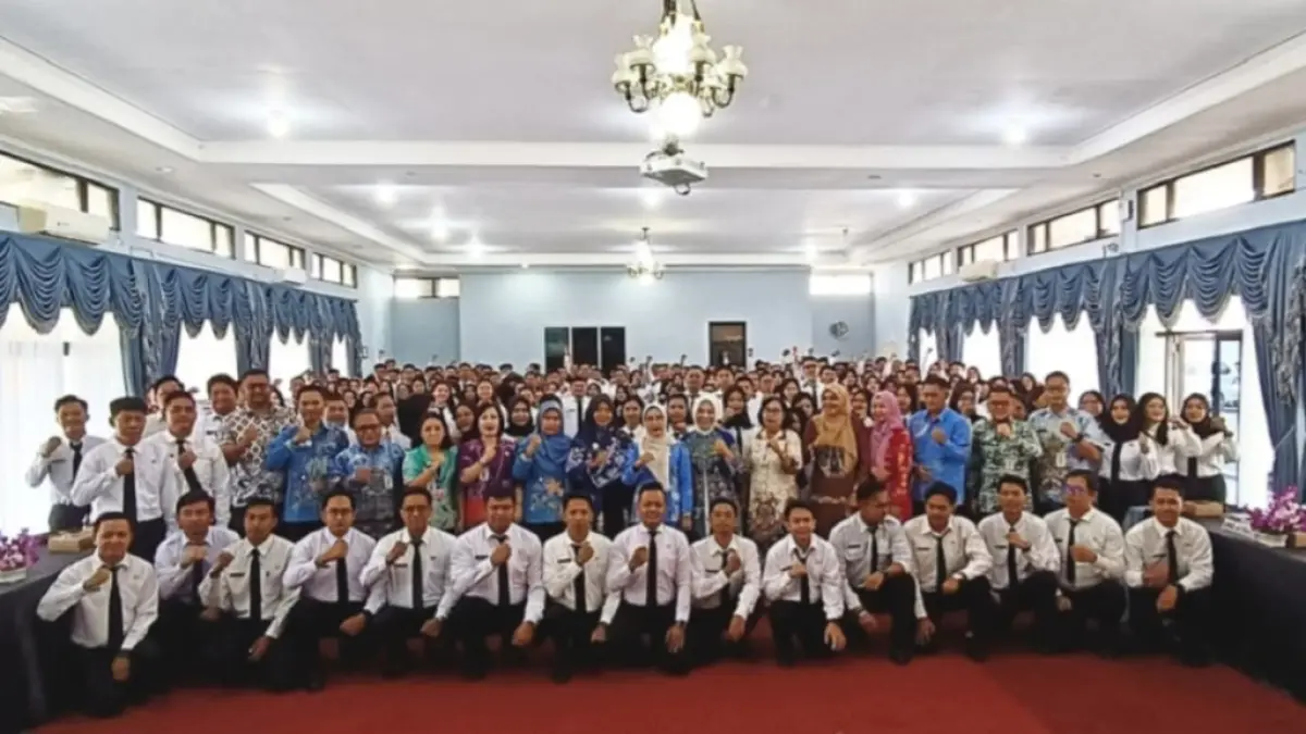 Peserta Latsar foto bersama usai kegiatan, Kamis (23/4/2026). IYAN/KALTENG POS