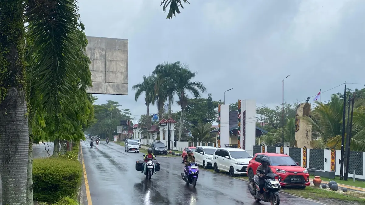 Suasana hujan di Sampit.Miftah/kaltengpos.jawapos.com