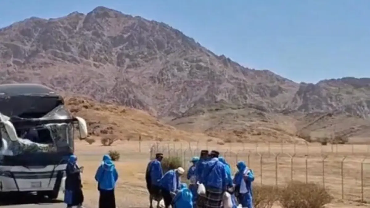 Bus Jemaah Haji Asal Probolinggo Kecelakaan di Gunung Magnet, 10 Orang Dibawa ke Rumah Sakit