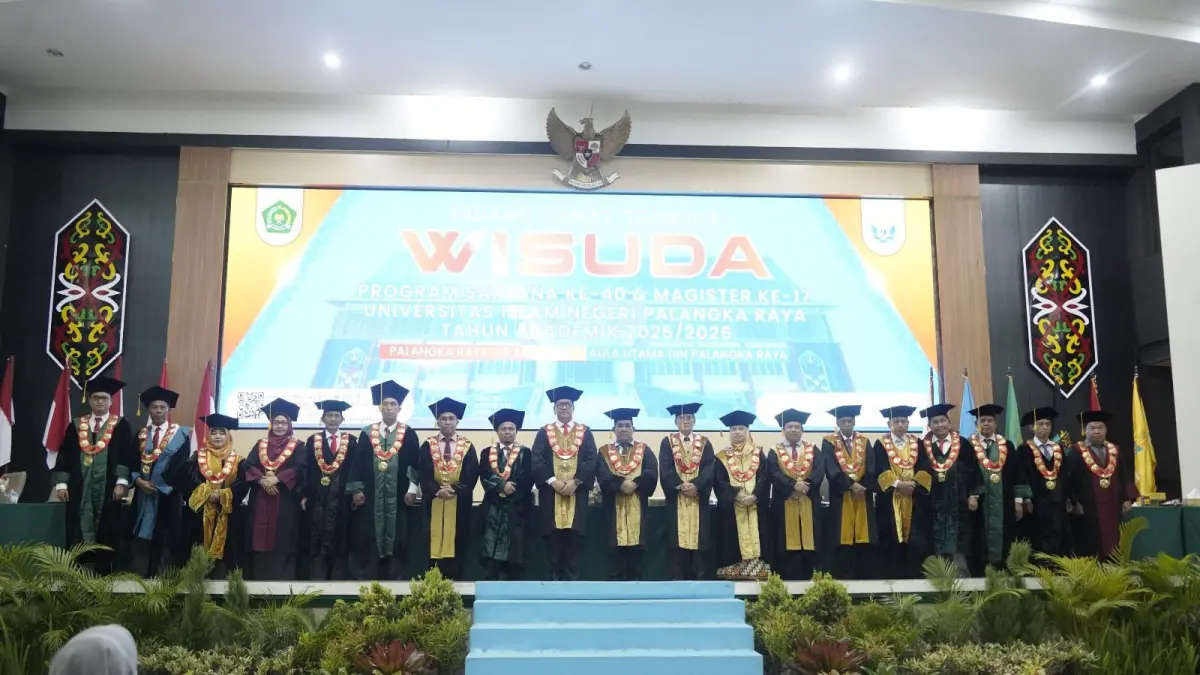 Jajaran senat UIN Palangka Raya dalam acara wisuda sarjana ke-40 dan magister-17 tahun 2026 di Aula UIN Palangka Raya.Kamila/Kalteng Pos