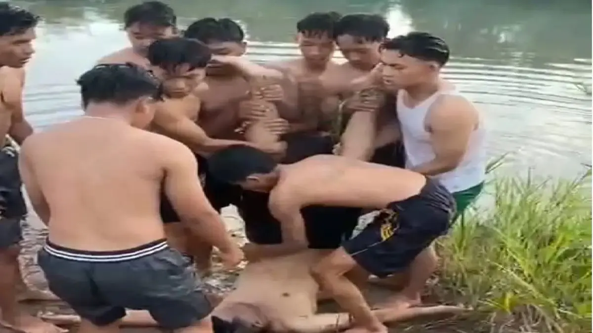 Korban tenggelam di bekas galian C Sampit.Warga