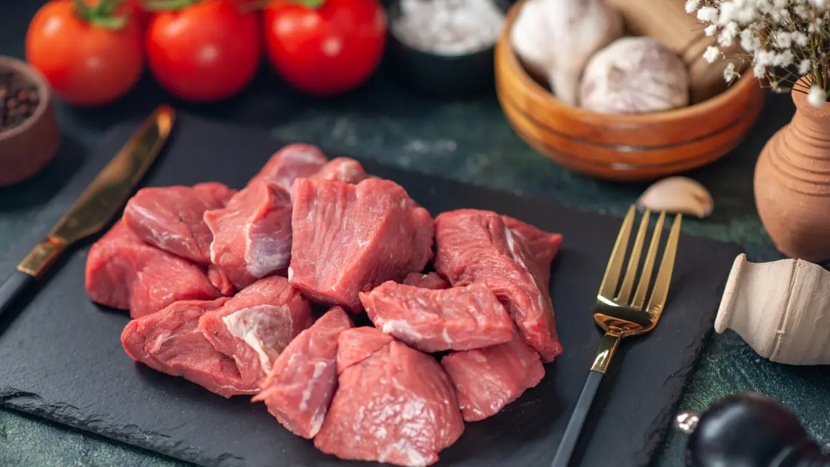 ILUSTRASI : Rahasia cara memasak daging supaya empuk tanpa presto. FREEPIK