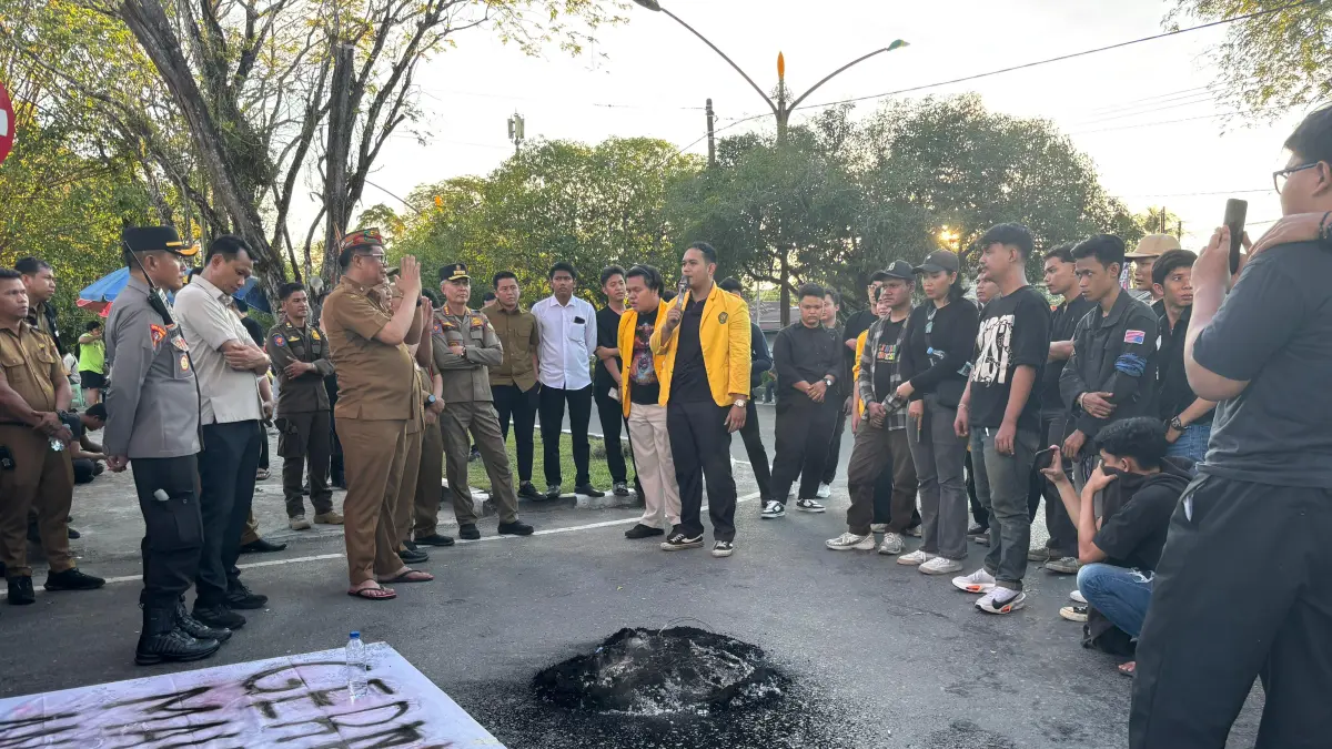 Demo mahasiswa soroti upah buruh informal.Rifqi/Kalteng Pos