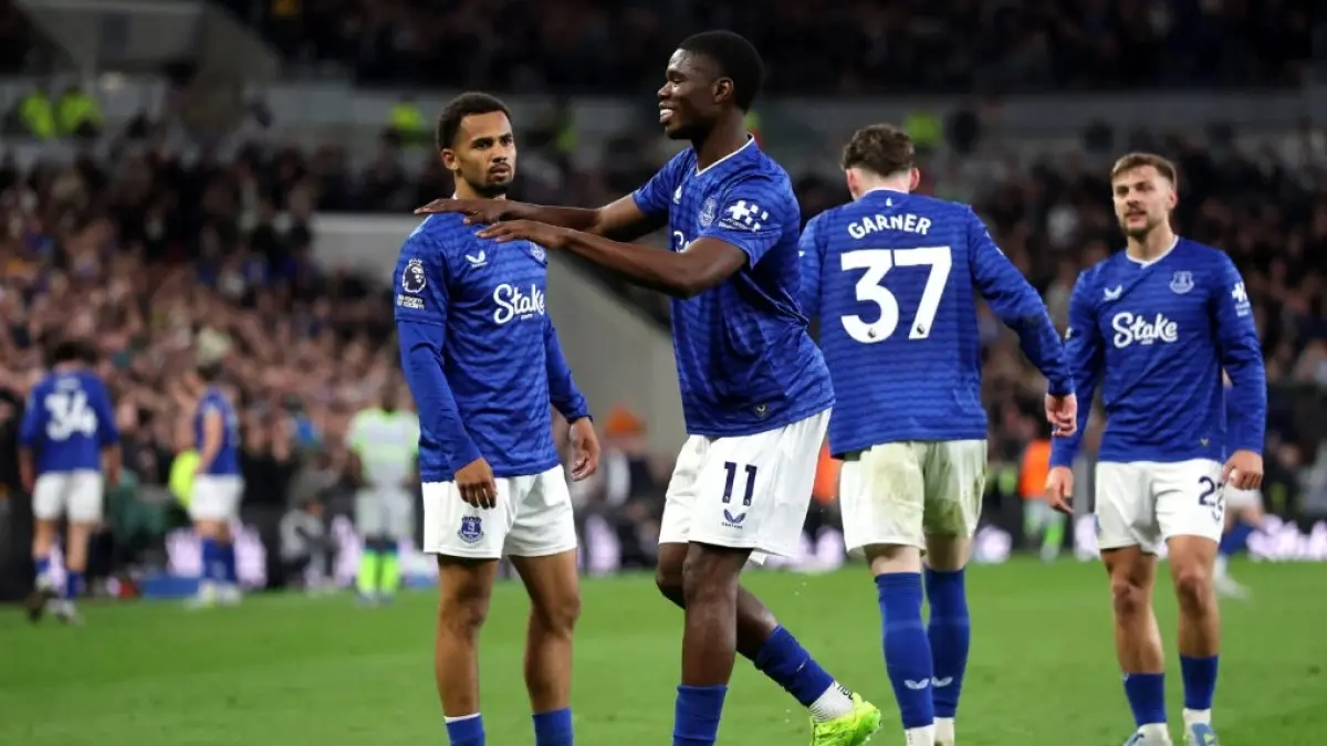 Thierno Mamadou Barry berselebrasi usai mencetak gol ke gawang Manchester City di Hill Dickinson Stadium, Selasa (5/5/2026) dini hari WIB. Pertandingan tersebut berakhir dengan skor imbang 3-3.  (Sumber: Stu Forster/Getty Images)