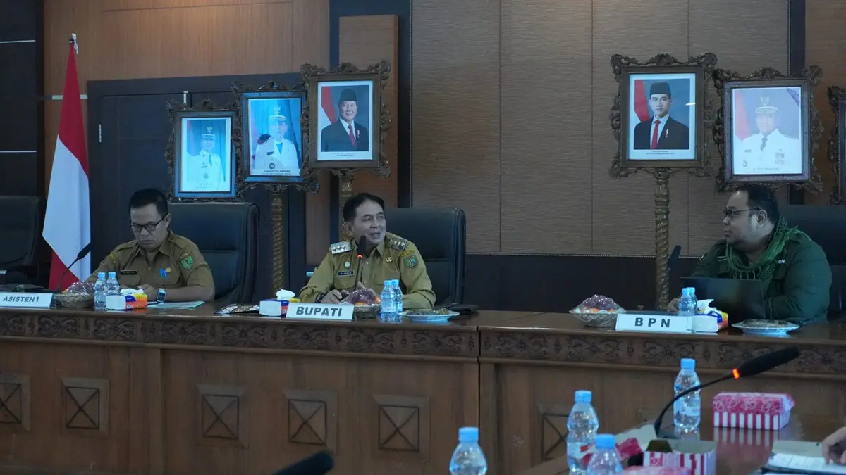 Bupati Barito Timur, M Yamin (tengah), memimpin Rapat Koordinasi GTRA.Humas
