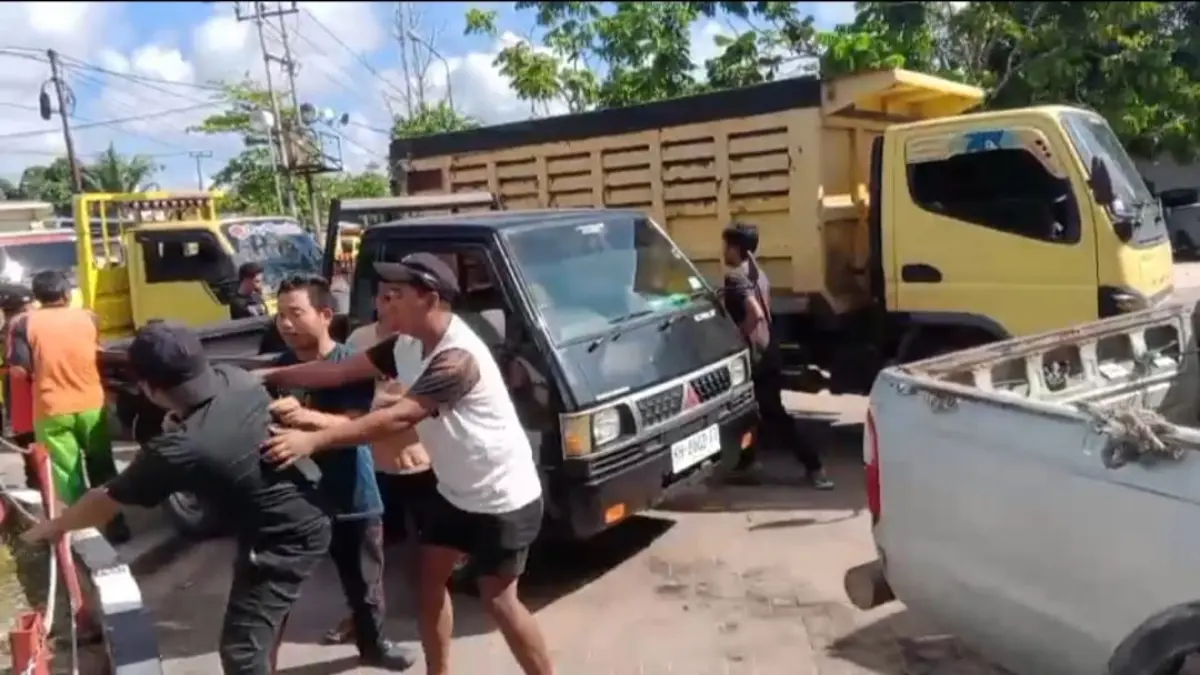 Perkelahian di SPBU, korban lapor polisi. Screenshootvideo