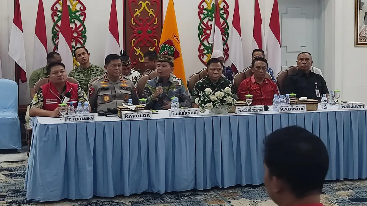 Gubernur Agustiar Sabran bersama Forkopimda dan Pertamina.Arief Prathama/Kalteng Pos
