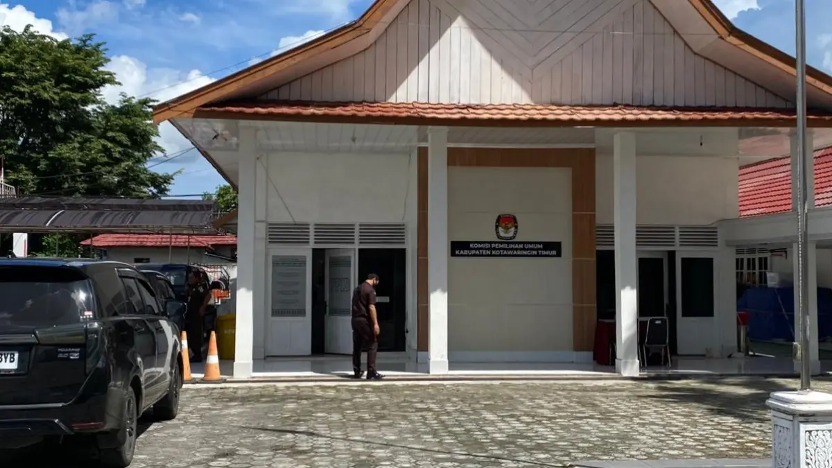 Kantor KPU Kotim kembali diperiksa. iftah/kaltengpos.jawapos.com