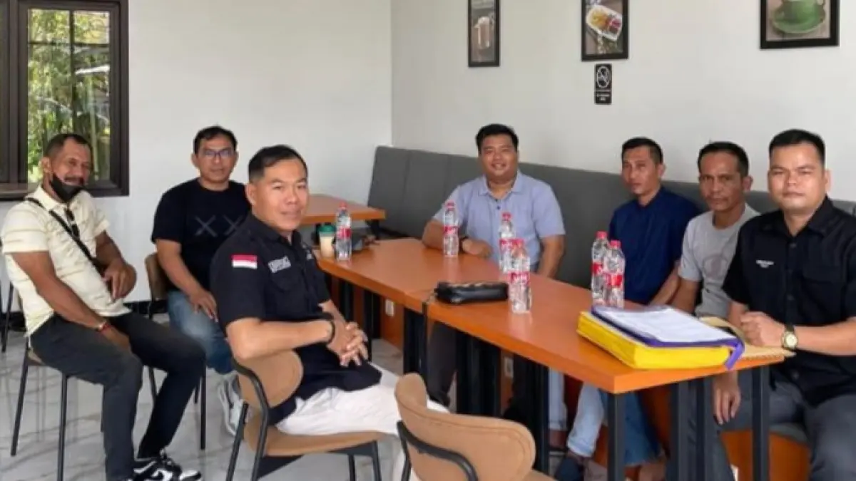 Ketua Hatian DAD Kotim Gahara menampung keluhan warga Cempaga. Dok Pribadi