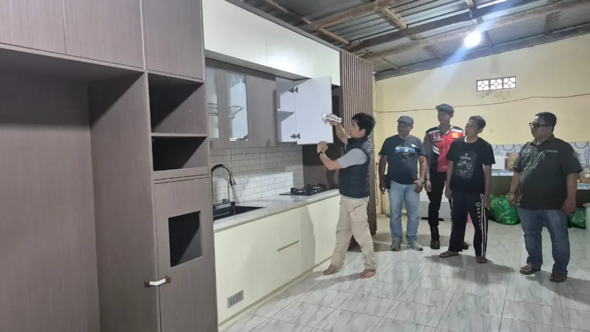 Penggeledahan di rumah tersangka arisan bodong.Humas