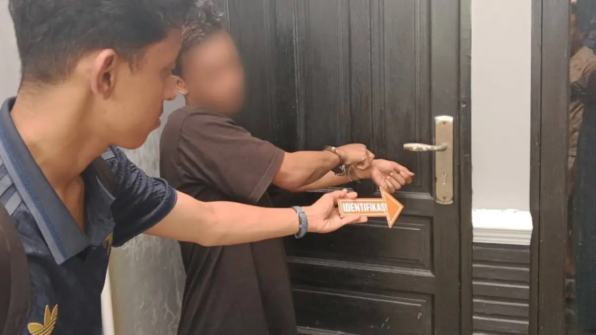 Polisi melakukan oleh TKP pembobolan rumah.Humas