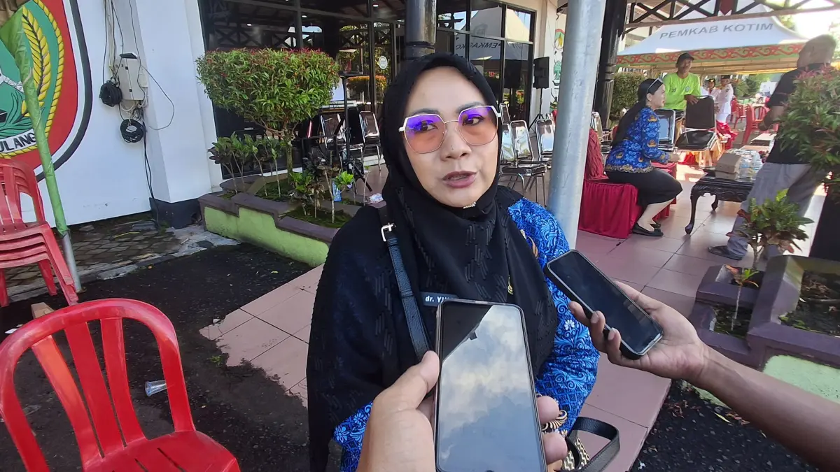 DIWAWANCARAI: Direktur RSUD dr Murjani Sampit, dr Yulia Nofiany, saat diwawancarai awak media belum lama ini. BAHRI/KALTENGPOS&nbsp;