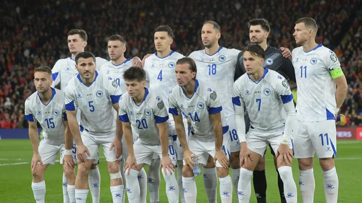 Skuad Timnas Bosnia and Herzegovina pada penyisihan Piala Dunia 2026 zona Eropa. Negara ini menjadi kontestan Piala Dunia yang pertama mengumumkan daftar 26 pemain yang akan dibawa ke pentas Piala Dunia 2026 di Amerika Serikat, Kanada, dan Meksiko pada Juni mendatang. (Sumber: Getty Images)