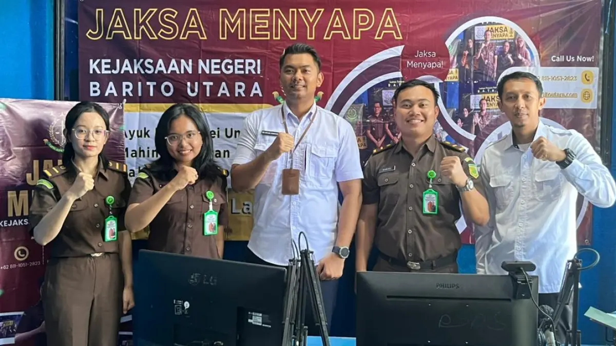 Sosialisasi tentang bijak bermediasi sosial dan pemahaman mengenai jerat UU ITE di studio LPPL Batara FM. Humas