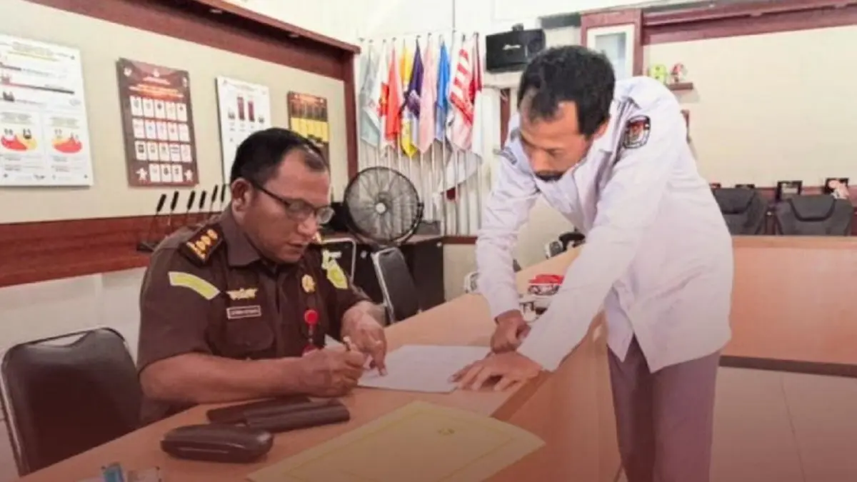 Tim penyidik Kejati Kalteng bersama auditor mengusut dugaan penyimpangan dana hibah di KPU Kotim. Humas