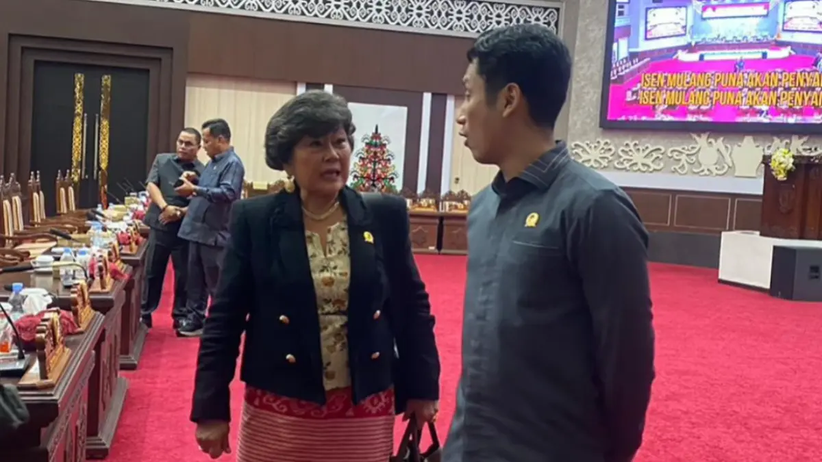Anggota Komisi III DPRD Kalimantan Tengah, Nyelong Inga Simon (kiri) mendukung pelaksanaan gerakan pangan murah.Kamila/Kalteng Pos