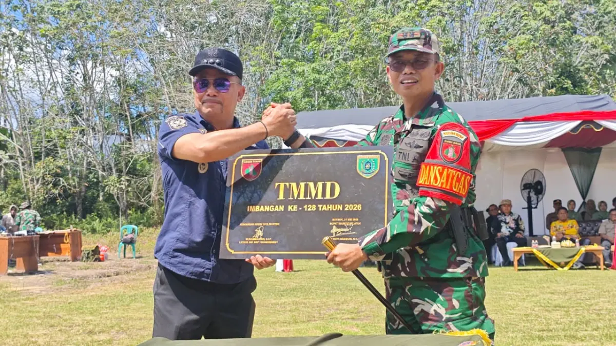 Dandim 1012 Buntok bersama Bupati Barsel menandatangani serah terima kegiatan TMMD ke 128.Denar/Kalteng Pos