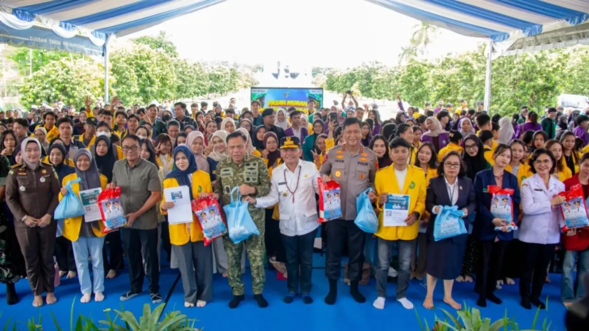 Gubernur Kalteng, H Agustiar Sabran bersama Forkopimda menghadiri Pasar Murah Spesial bagi mahasiswa.Arief Prathama/Kalteng Pos