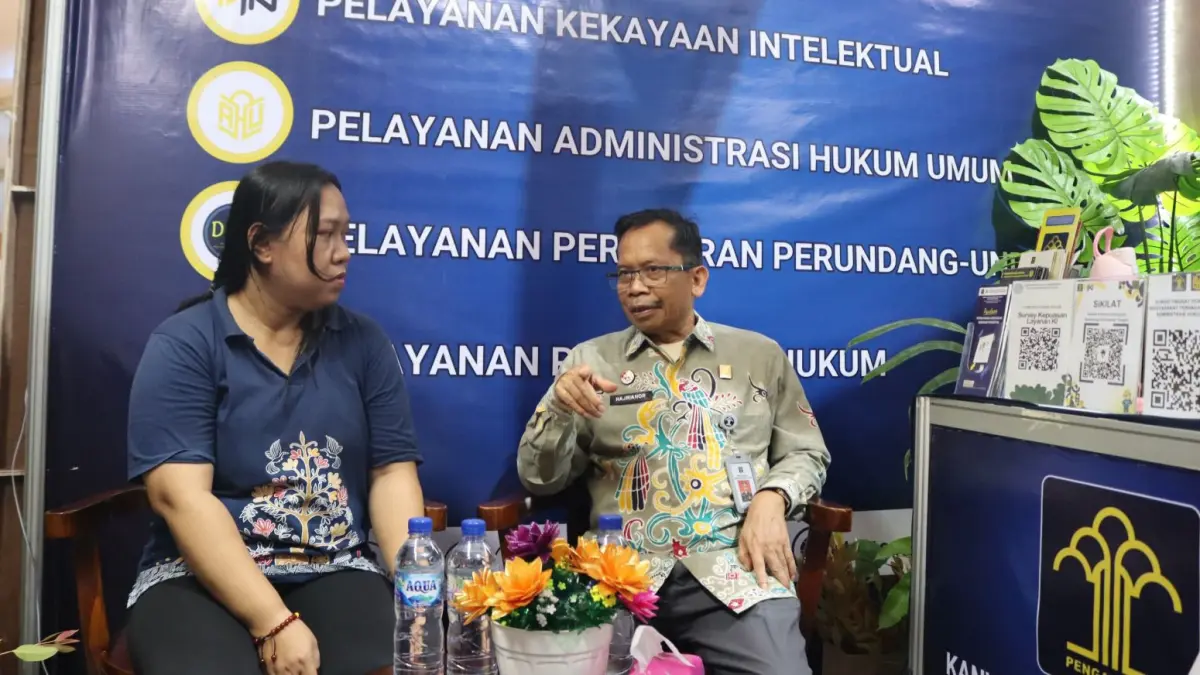 Kepala Kanwil Kemenkum Kalteng hadir langsung di stand yang ada di Kalteng Expo 2026.Humas