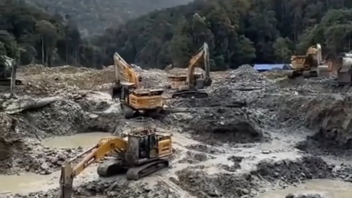 Alat berat menambang emas.TikTok