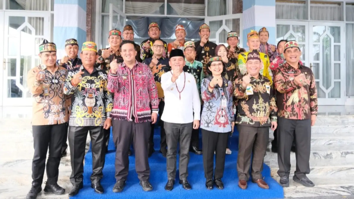 Gubernur bersama bupati dan wali kota se-Kalteng usai RUPS Bank Kalteng tahun buku 2025 di Istana Isen Mulang, Palangka 
Raya, Jumat (22/5/2026).Humas