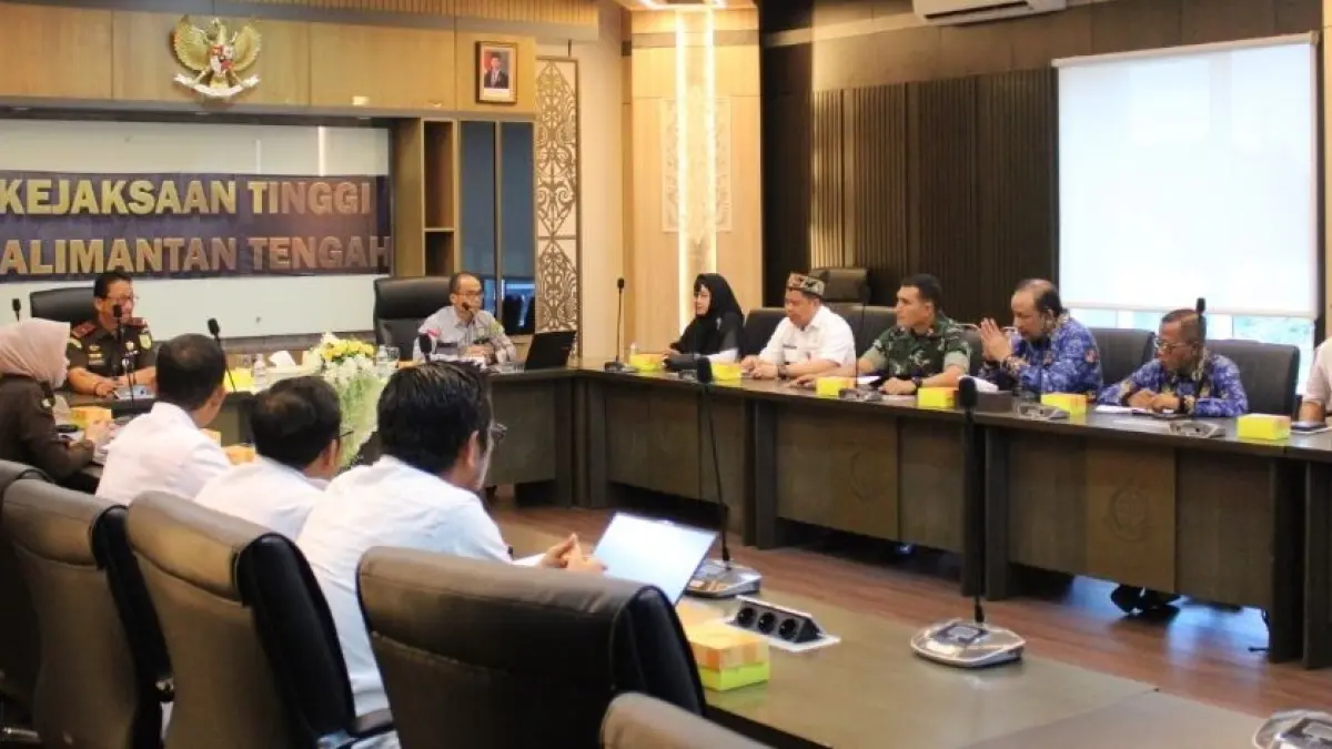 Kajati Kalteng Nurcahyo Jungkung Madyo., S.H., M.H Rakor sertifikasi koperasi desa di Aula Kejati.Penkum
