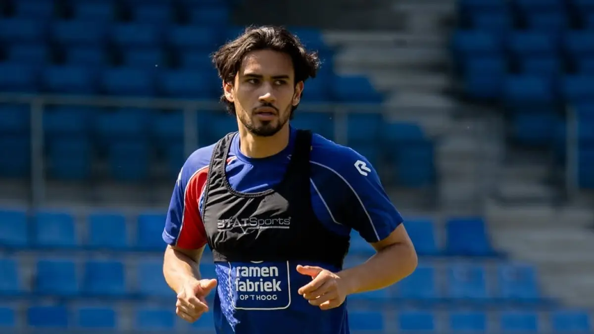 Nathan Tjoe-A-On, pemain timnas Indonesia yang kini membela Willem II Tilburg. Kontribusi pemain berusia 24 tahun ini di barisan pertahanan sukses membawa tim yang dibelanya itu kembali merasakan atmosfer kompetisi paling bergengsi di Belanda, Eredivisie musim 2026-2027. (Sumber: Instagram @willemii)