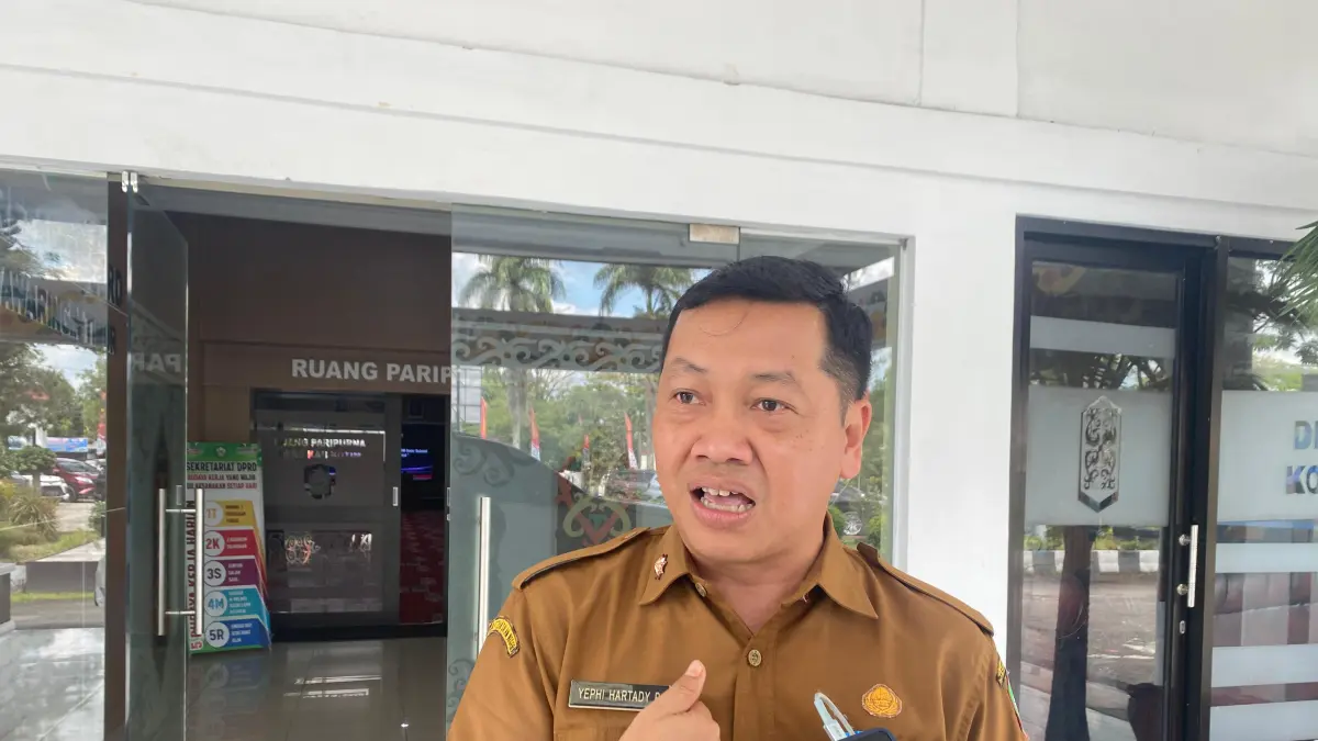 Kepala Dinas Pertanian dan Ketahanan Pangan (DPKP) Kotim, Yephi Hartady Periyanto komentari soal solar untuk petani.(Miftah/kaltengpos.jawapos.com)