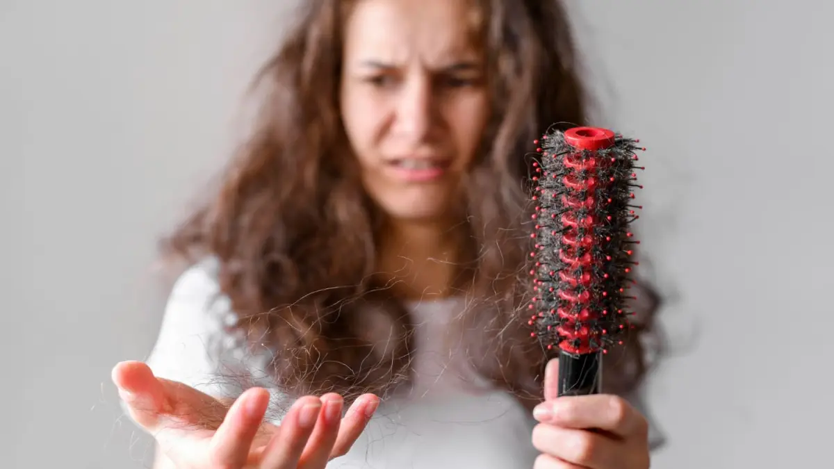 Orang dengan rambut rontok. Sumber foto: (Freepik)