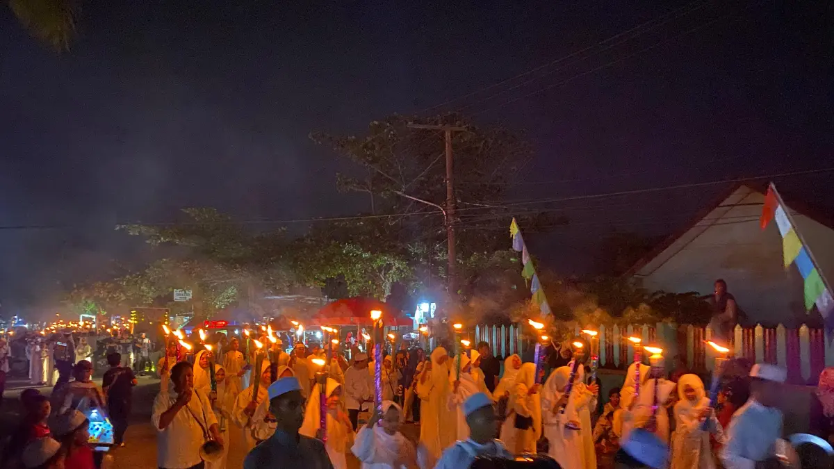 Pawai obor Iduladha 1447 H di Baamang.(Miftah/kaltengpos.jawapos.com)